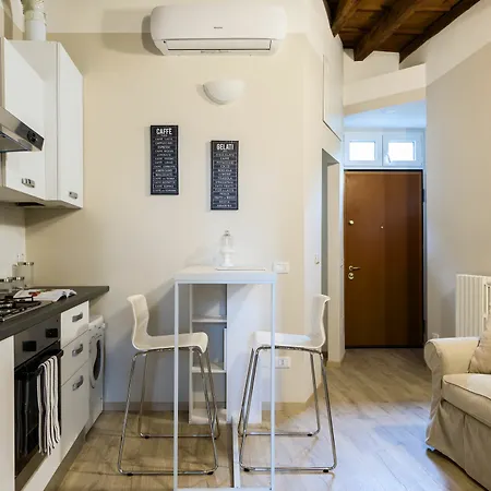 Апартаменты Altido Gracious Navigli Flat, Easy Access To Centre Милан