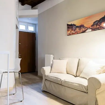 Altido Gracious Navigli Flat, Easy Access To Centre Апартаменты *